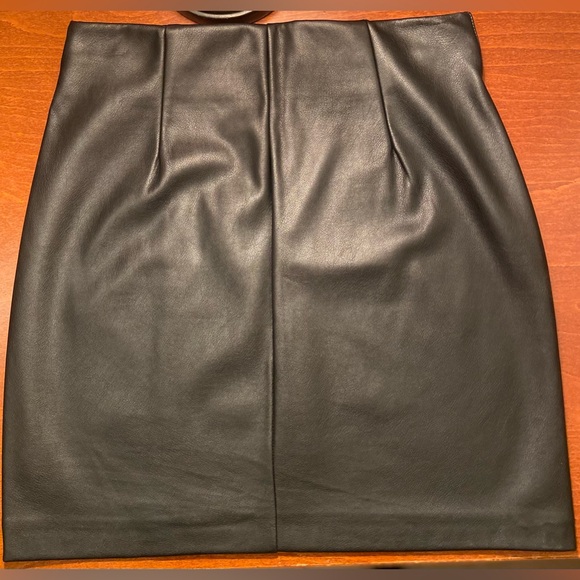 Mini Black Faux Leather Garage Skirt With Slit in XS - Picture 2 of 5